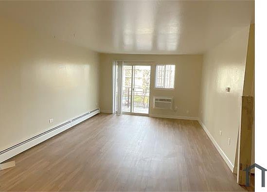 1st image of 1375 Everett Ct APT 305