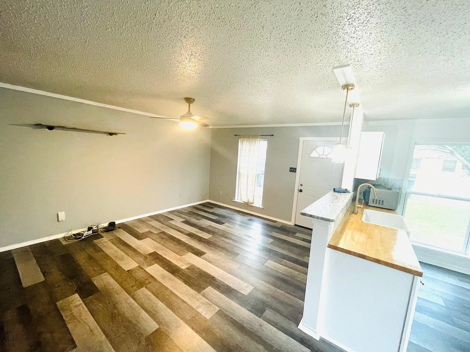 3 bed, 1001 sqft, $1,400 — Photo 4