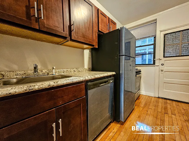 1444-50 W Byron St — Photo 19