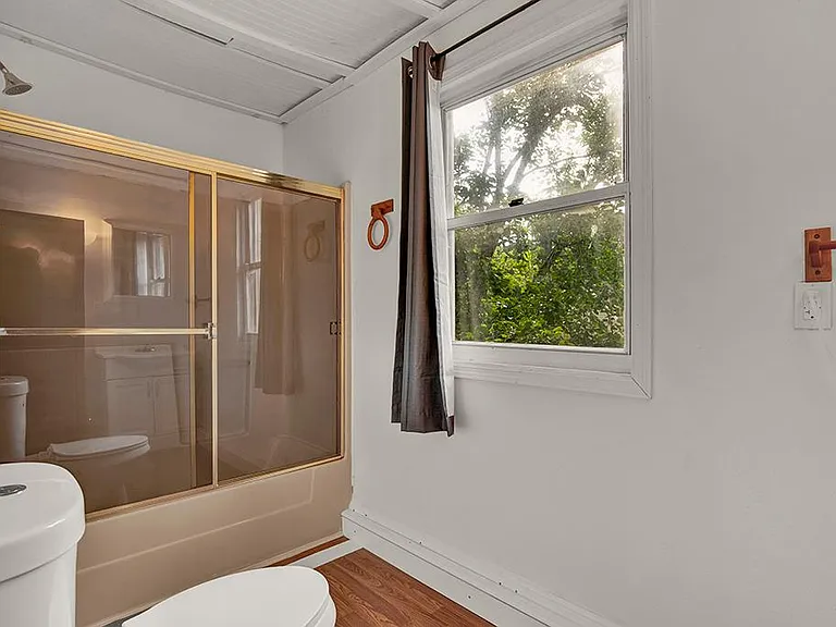 220 Crest Ave — Photo 13