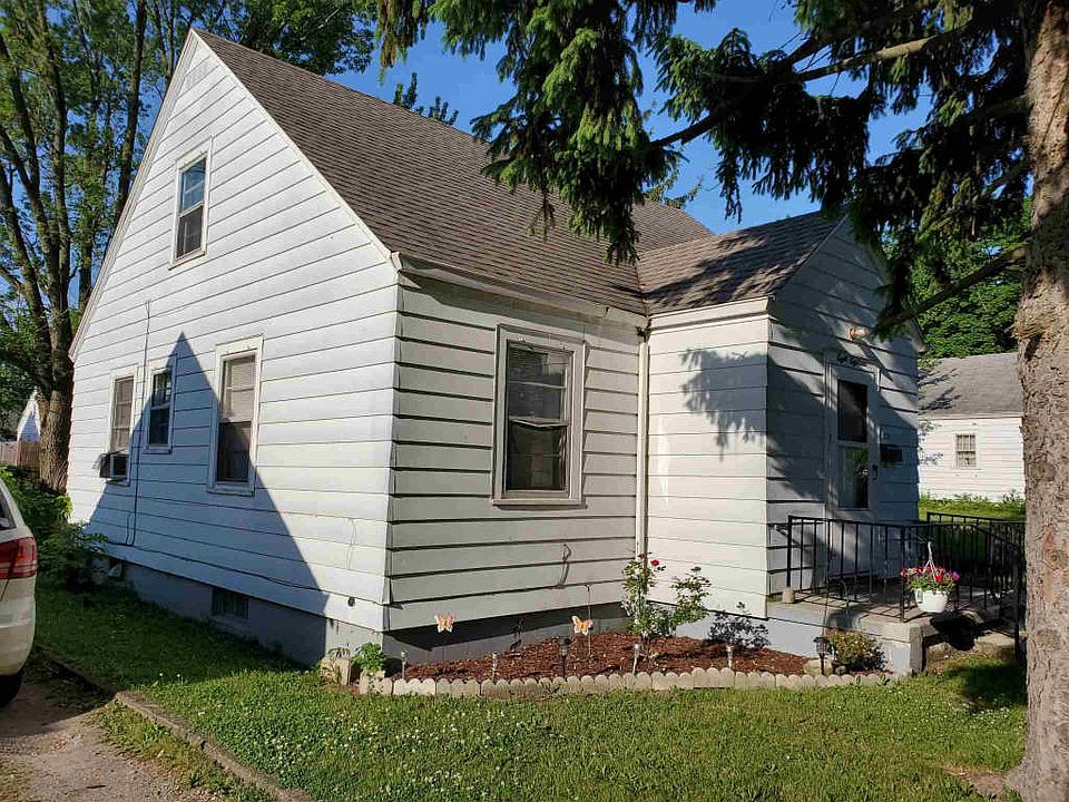 2nd image of 818 Baxter St