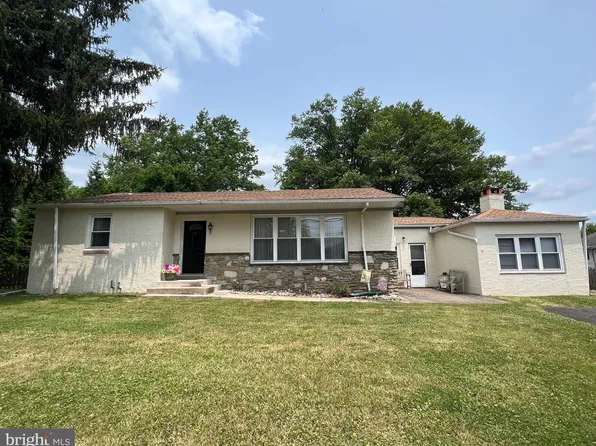 425 W County Line Rd, Huntingdon Valley, PA 19006