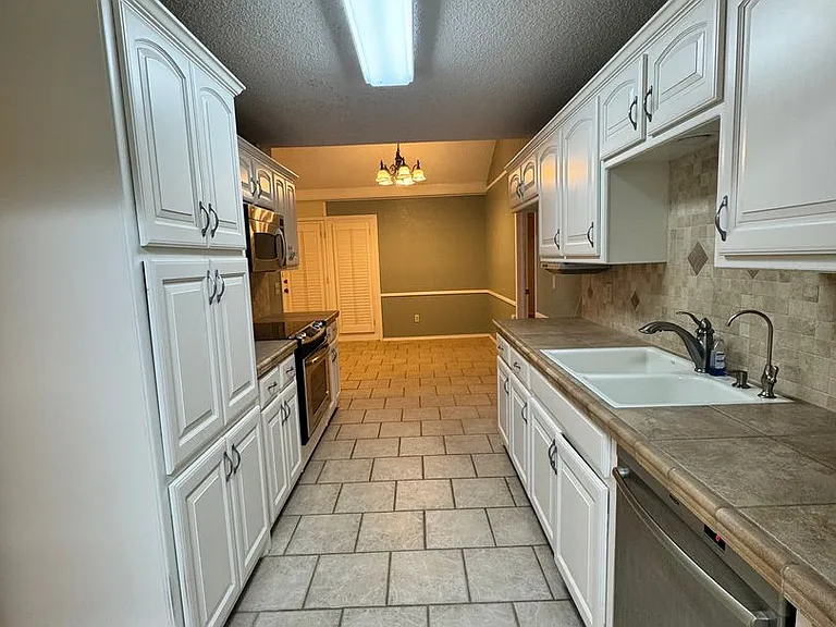 7712 Grover Ave — Photo 7