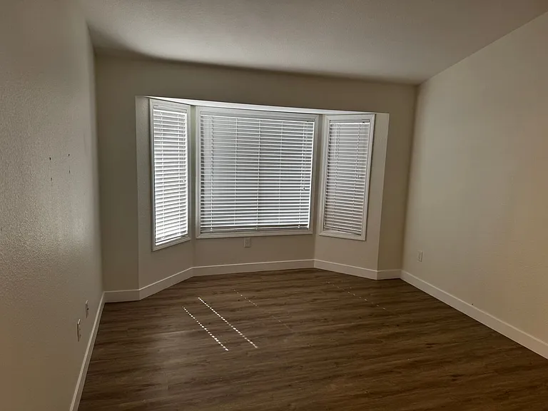 2533 Tumble Brook Dr — Photo 10