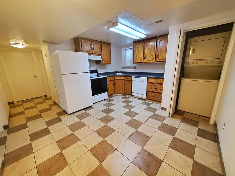 260 W 19th St #B — Photo 6