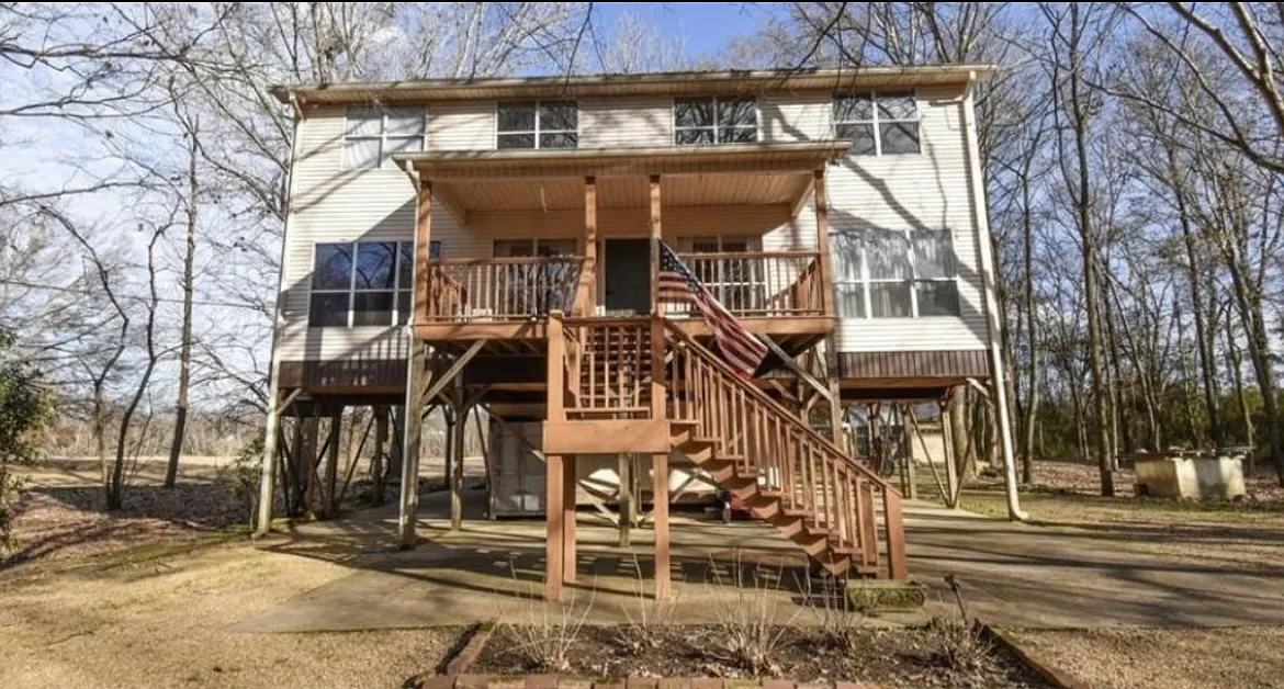 3 bed, 2249 sqft, $2,750 — Photo 1
