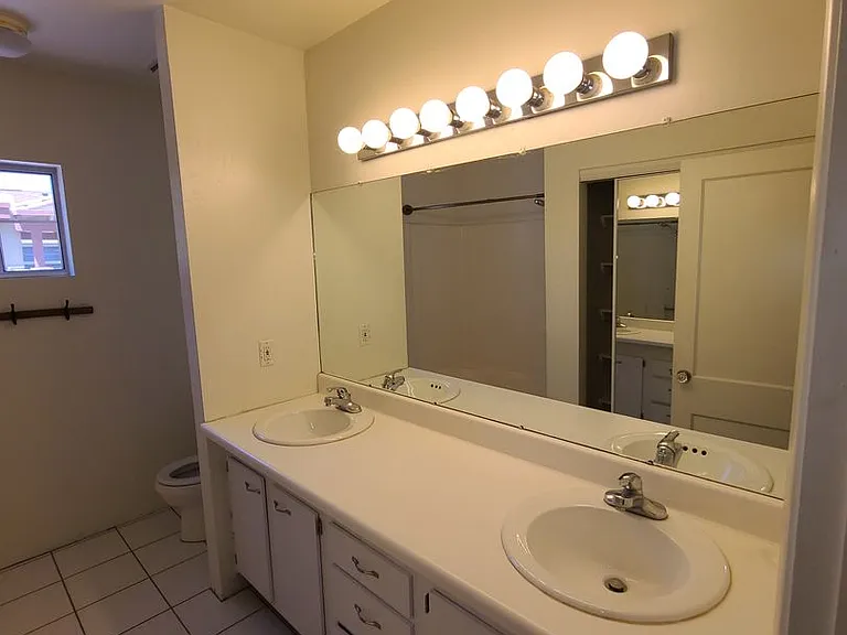 1407 W Glenrosa Ave — Photo 6