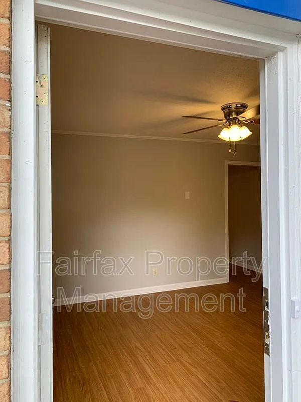 Building Photo - 2418 Owen St #A