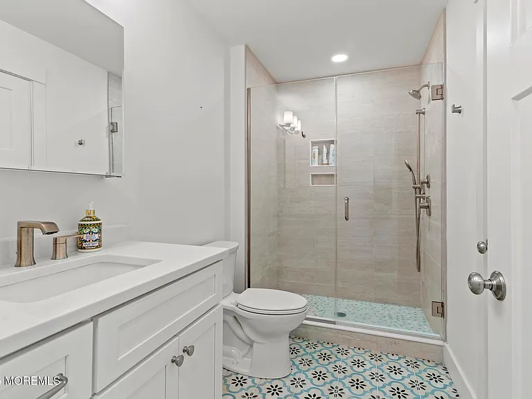 53 Sheridan Ave — Photo 26