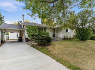 5 Glenbrook Blvd, Strathcona County, AB T8A 2Y9