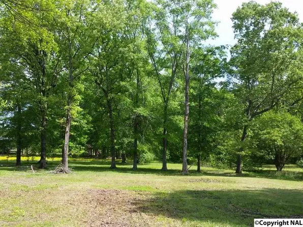805 Northwood Dr, Centre, AL 35960