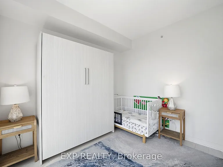 20 Bruyeres Mews #LPH07 — Photo 29