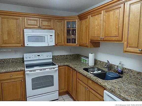 3rd image of 9120 Fontainebleau Blvd APT 403