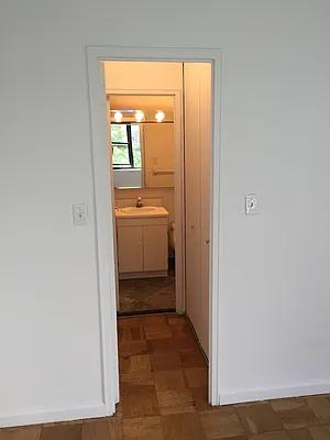 Rented by Carlyle Property Management | media 7