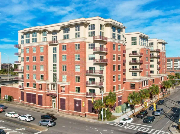 150 Bee St APT 716, Charleston, SC 29401