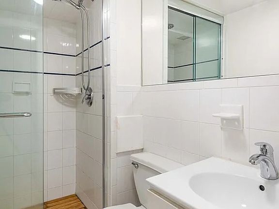 5th image of 75 W 85th St APT A