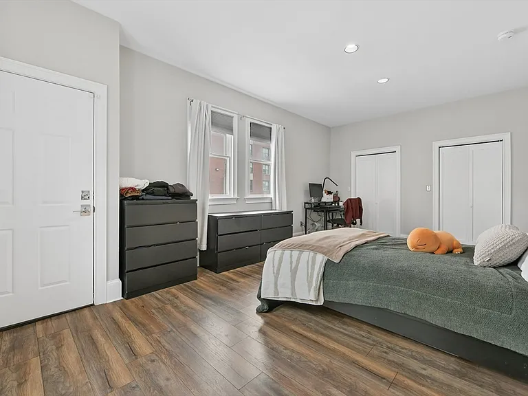 467 E 8th St #1A — Photo 18