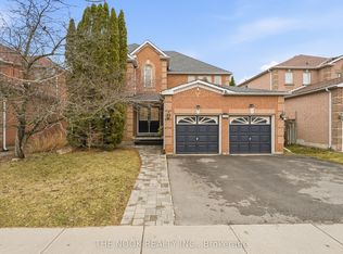 1565 Oakburn St, Pickering, ON L1V 6W1