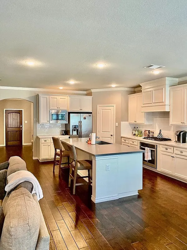 4 bed, 3.5 bath, 2660 sqft, $5,000 — Photo 3