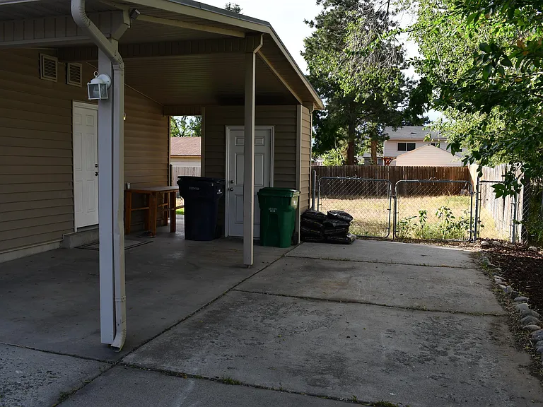 563 E Hilo St — Photo 18