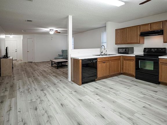 2nd image of 1009 Willow Tree Dr