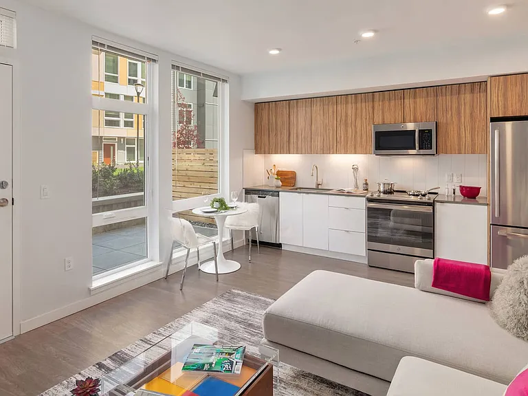 CityLine — Photo 16