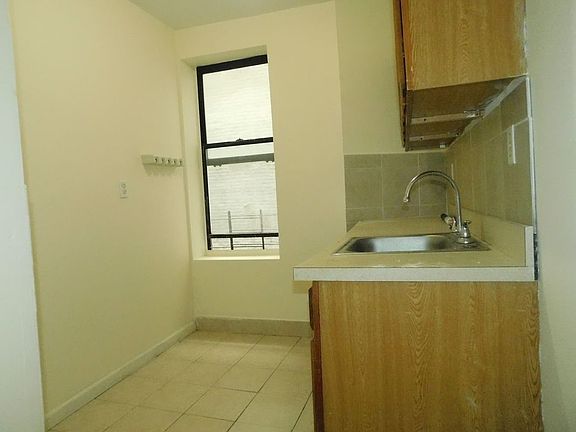 5th image of 429 Lenox Ave APT 7