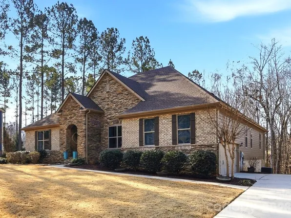 255 Bells Crossing Dr, Mooresville, NC 28117