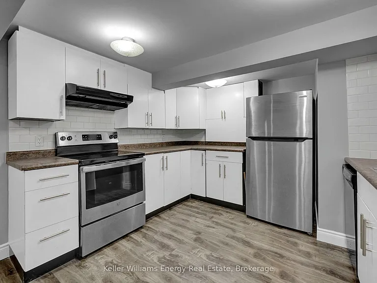 1137 Norman Cres #LOWER — Photo 30