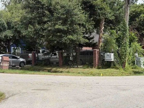 870 Prosper St, Houston, TX 77088