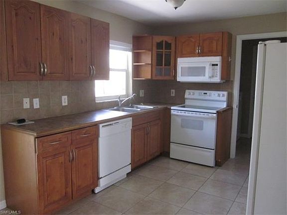 5th image of 4206 SW 9th Pl