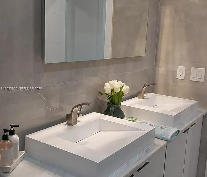 320 SE 15th Pl — Photo 15