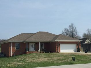 102 Academy Dr, Hopkinsville, KY 42240