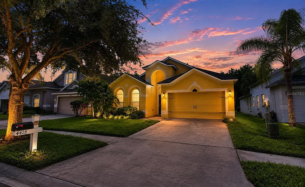 4 bed, 2.0 bath, 2060 sqft, $2,700 — Photo 1