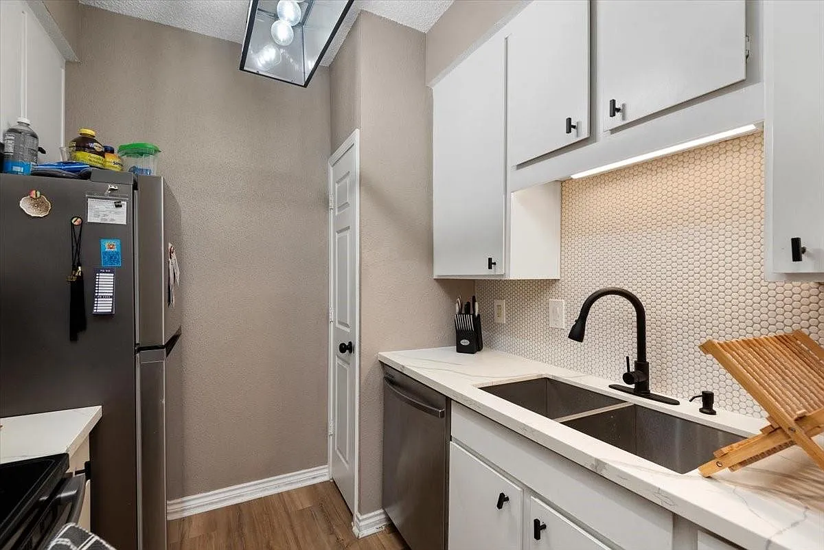 2 bed, 2.0 bath, 1123 sqft, $1,350 — Photo 3