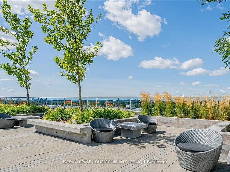 9471 Yonge St #230 — Photo 33