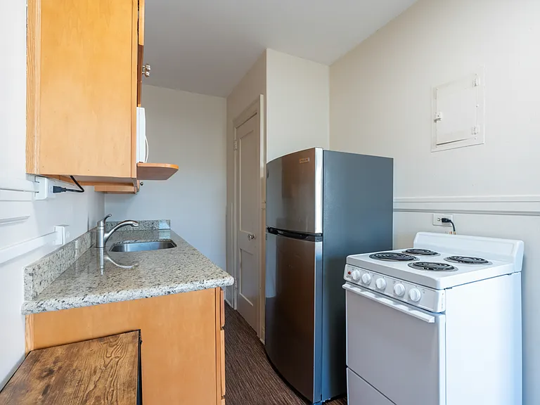 Davison Apartments — Photo 10