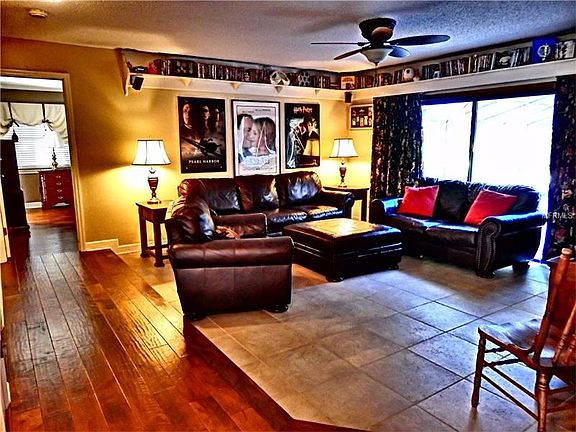 5th image of 207 N Sweetwater Cove Blvd
