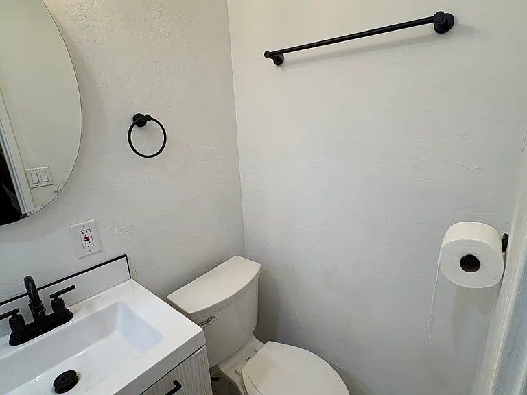 1529 E Edgemont Ave #B — Photo 6