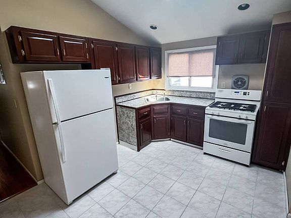 5th image of 221-19 Fairbury Ave Floor 2