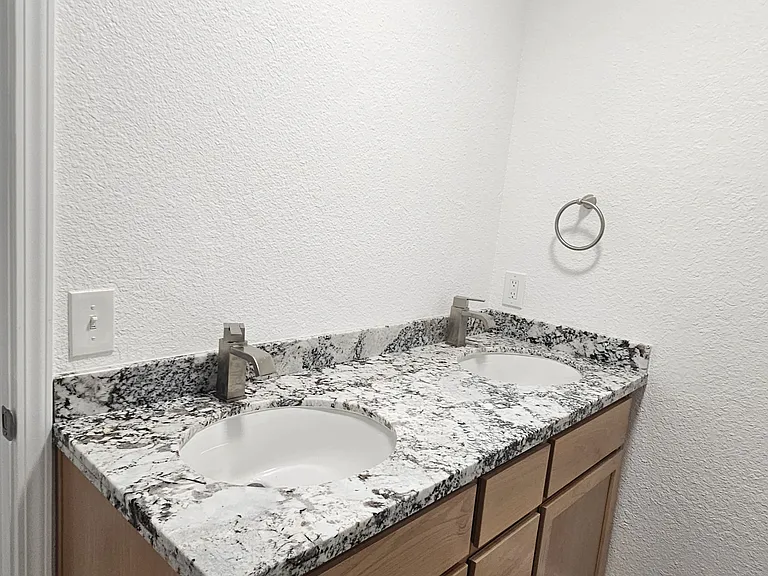 835 W 4th Ave #4 — Photo 21
