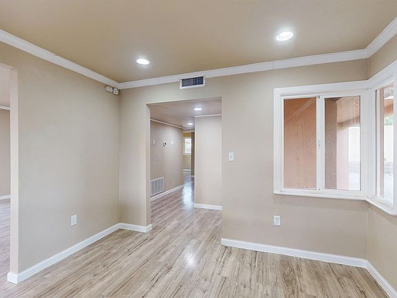 3rd image of 2101 Snow Dr