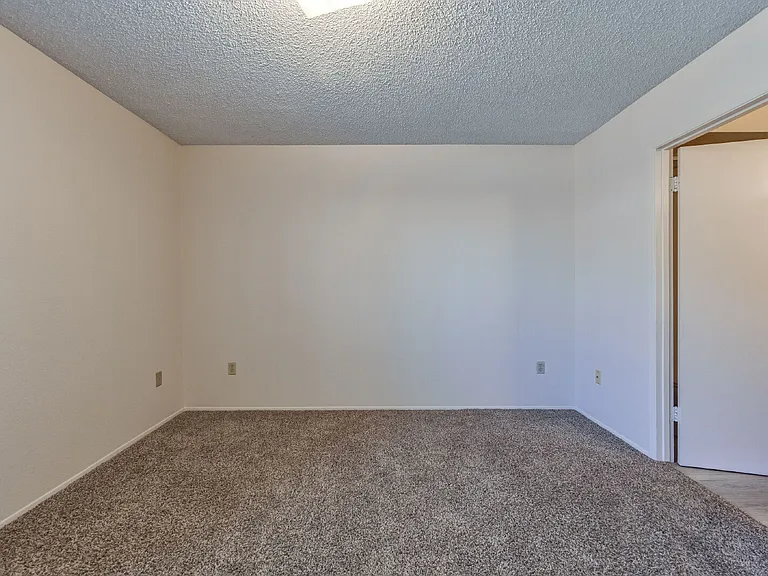 1021 W Perdew Ave — Photo 20