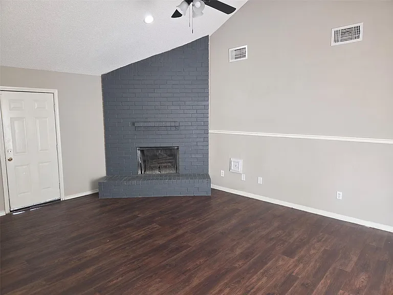 6303 Gladewell Dr — Photo 5