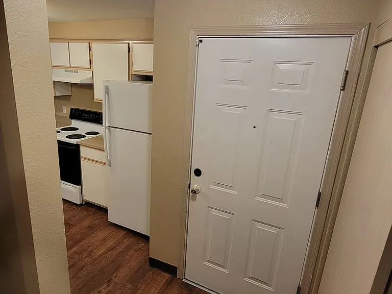 South Vista Apartments — Photo 14