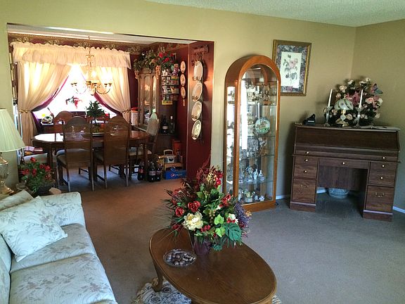 Living room to the dining rm