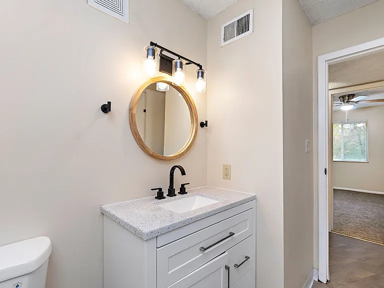 3151 S Jennings Rd — Photo 9