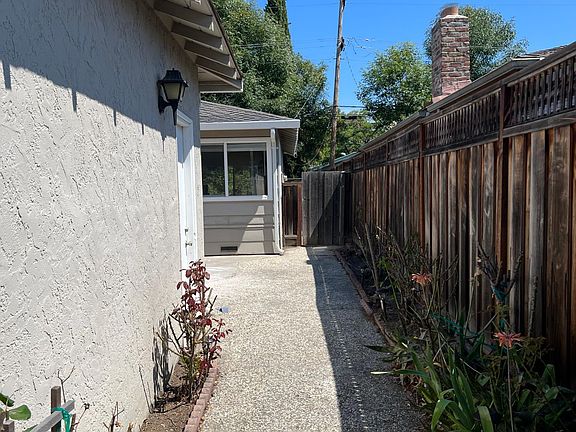 3rd image of 4073 Bismarck Dr