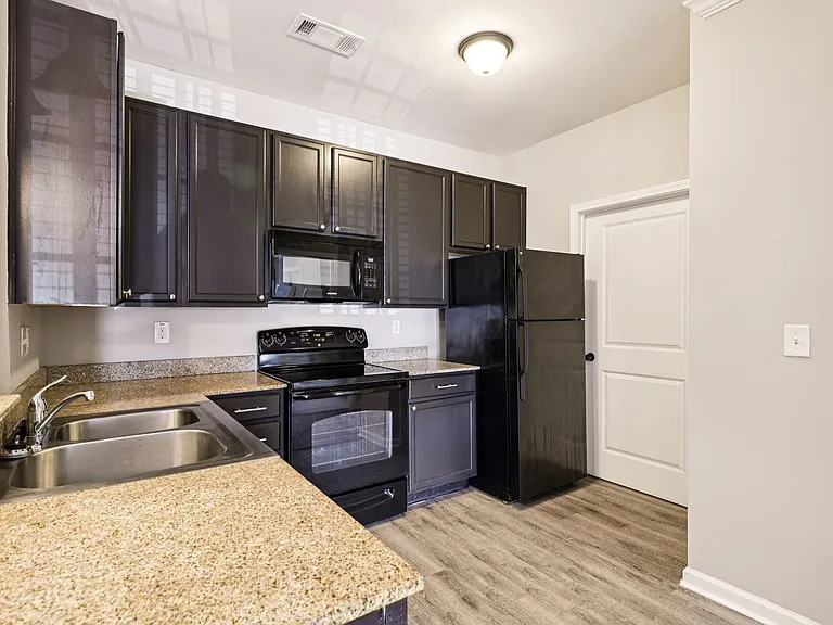 Cumberland Trace Village Apartments — Photo 32