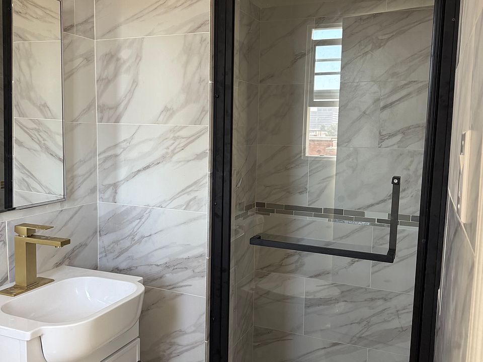 1st image of 1025 N Mariposa Ave #109